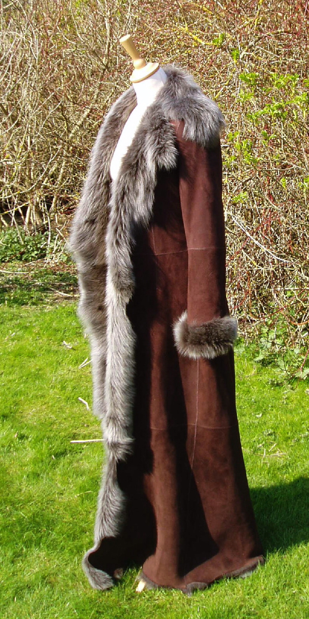 Elegant Full Length Brown Brisa Toscana Lambskin Coat