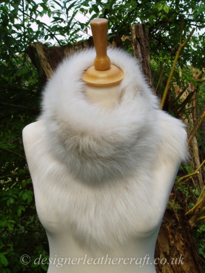 Light Cream Toscana Shearling Tippet T20 Fastens with Magnets