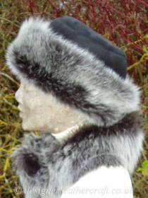 Toscana Shearling Hat Topper in Black Brisa